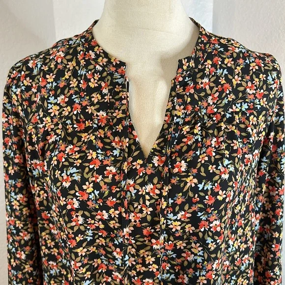LOFT Plus Black Floral Shirred Split Neck Blouse Size LP NWOT - Picture 8 of 11